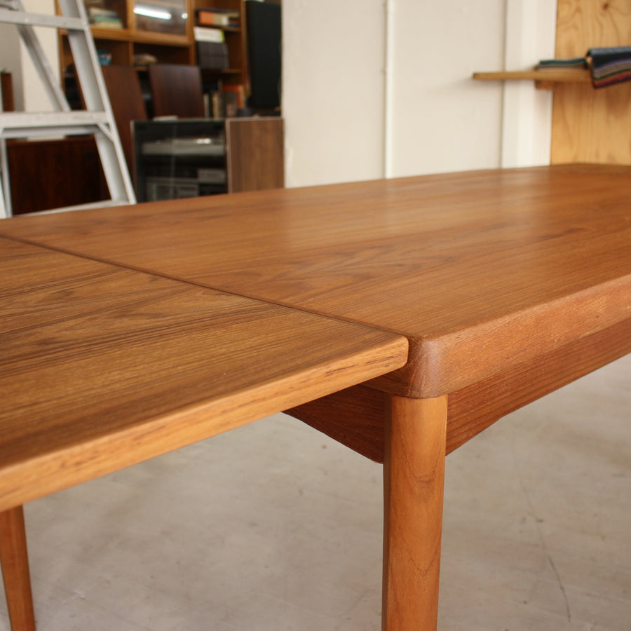 Danish teak dining table by Henning Kjærnulf