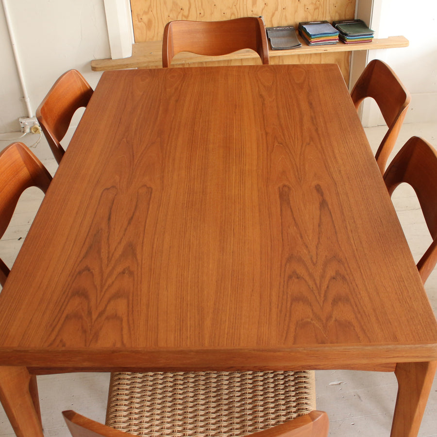 Danish teak dining table by Henning Kjærnulf